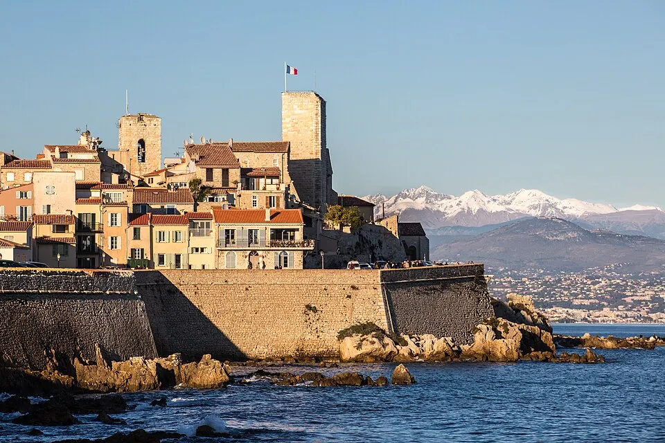 Antibes — Épaviste à Antibes (06160)