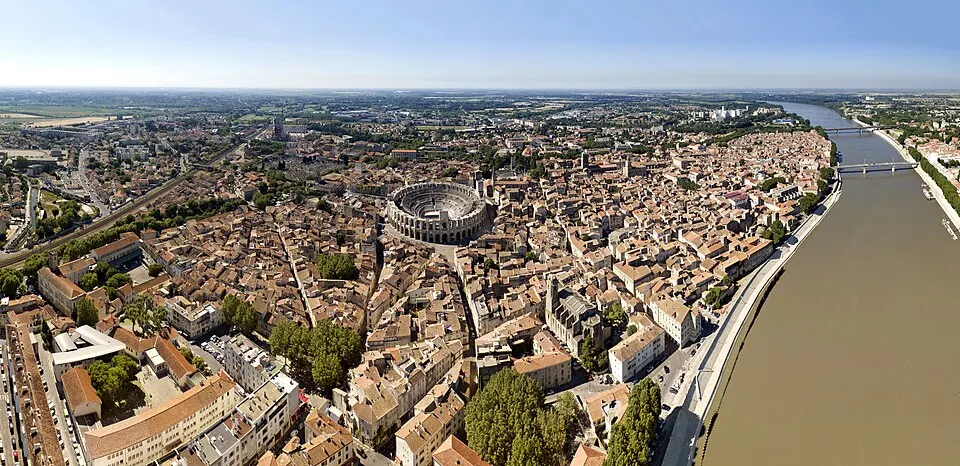 Arles — Épaviste à Arles (13104)