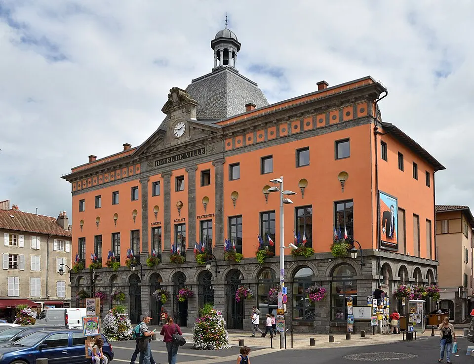 Aurillac — Épaviste à Aurillac (15000)