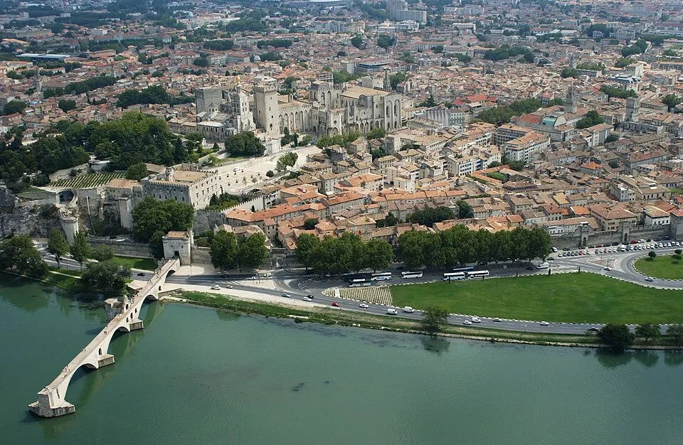 Avignon — Épaviste à Avignon (84000)