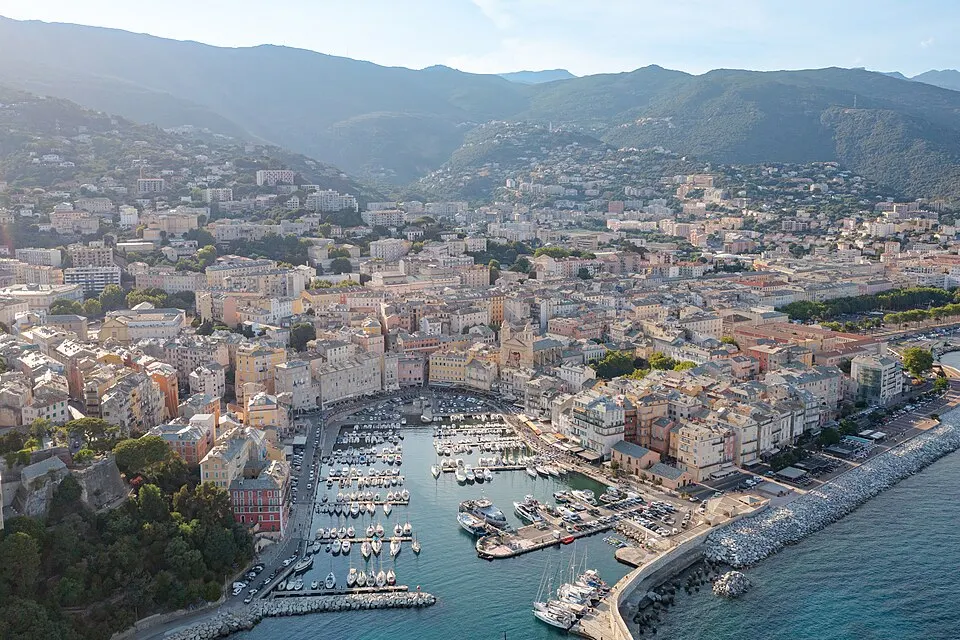 Bastia — Épaviste à Bastia (20200)