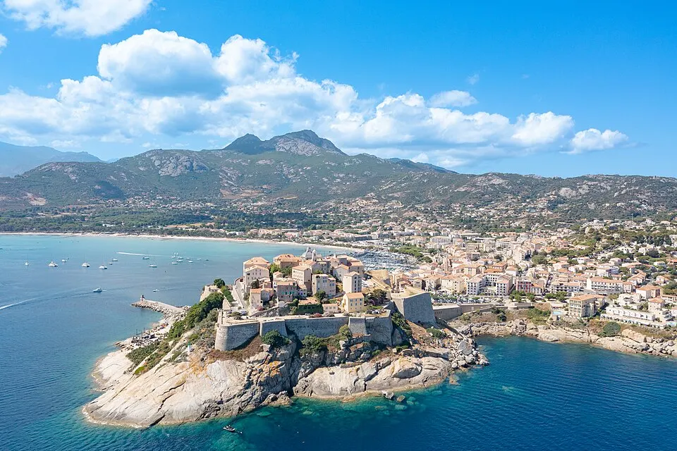 Calvi — Épaviste à Calvi (20260)