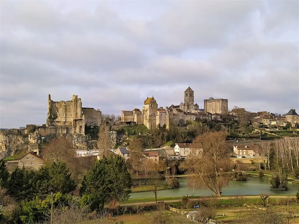 Chauvigny — Épaviste à Chauvigny (86300)