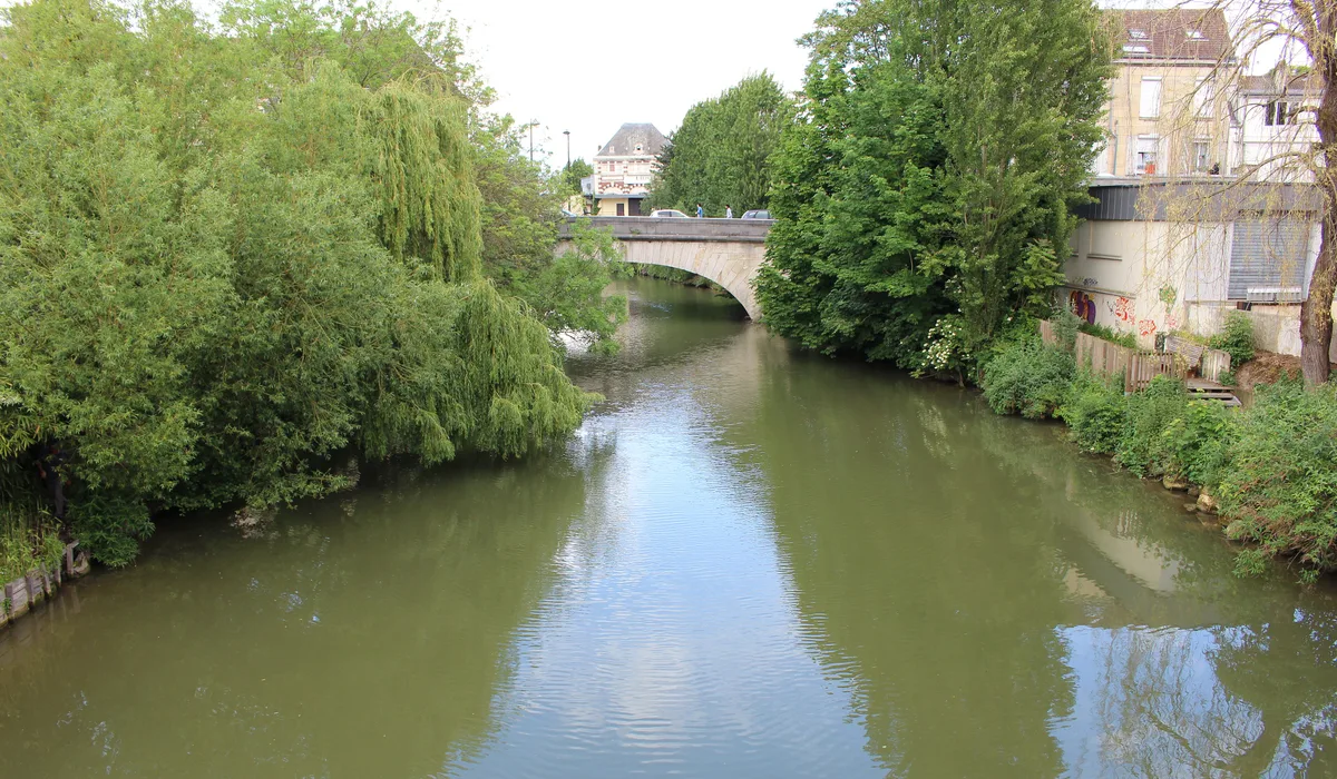 Creil — Épaviste à Creil (60100)