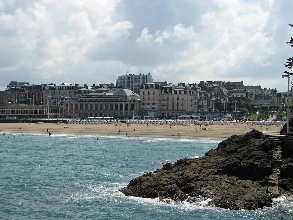 Dinard — Épaviste à Dinard (35800)