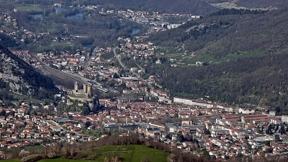 Foix — Épaviste à Foix (09000)