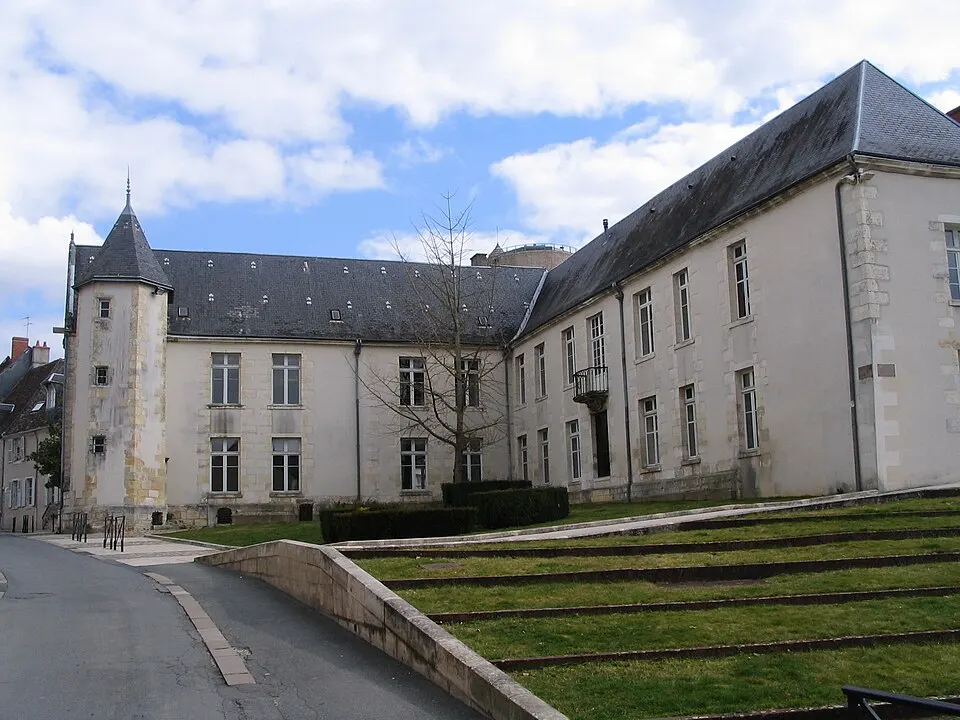 Issoudun — Épaviste à Issoudun (36100)