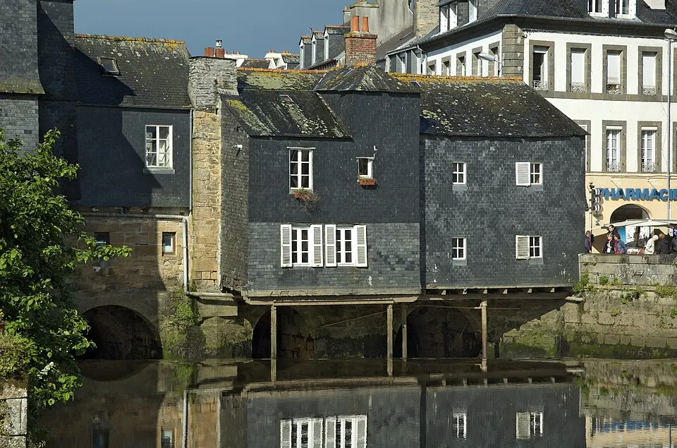 Landerneau — Épaviste à Landerneau (29800)