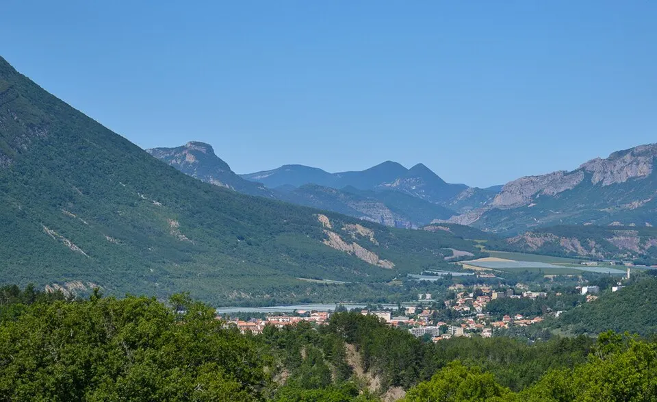 Laragne-Montéglin — Épaviste à Laragne-Montéglin (05300)