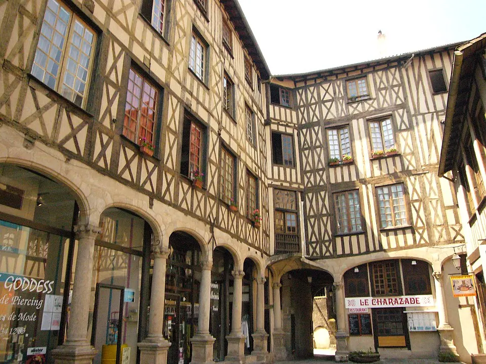 Limoges — Épaviste à Limoges (87000)