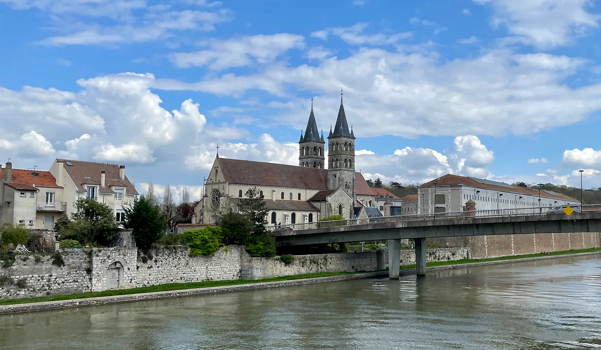 Melun — Épaviste à Melun (77000)