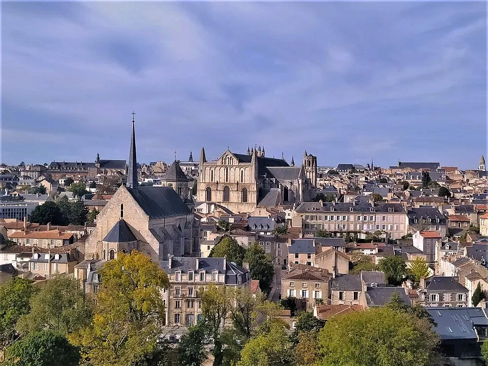 Poitiers — Épaviste à Poitiers (86000)