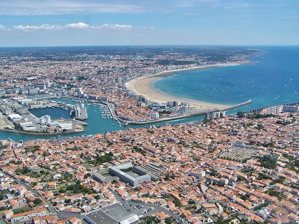 Les Sables-d'Olonne — Épaviste aux Sables-d'Olonne (85100)