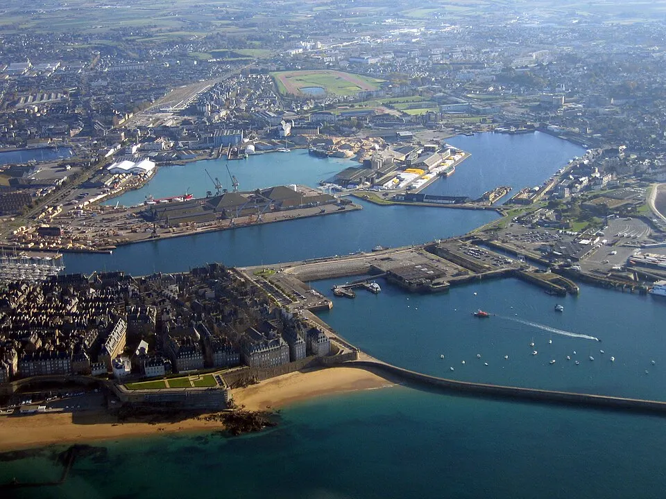 Saint-Malo — Épaviste à Saint-Malo (35400)