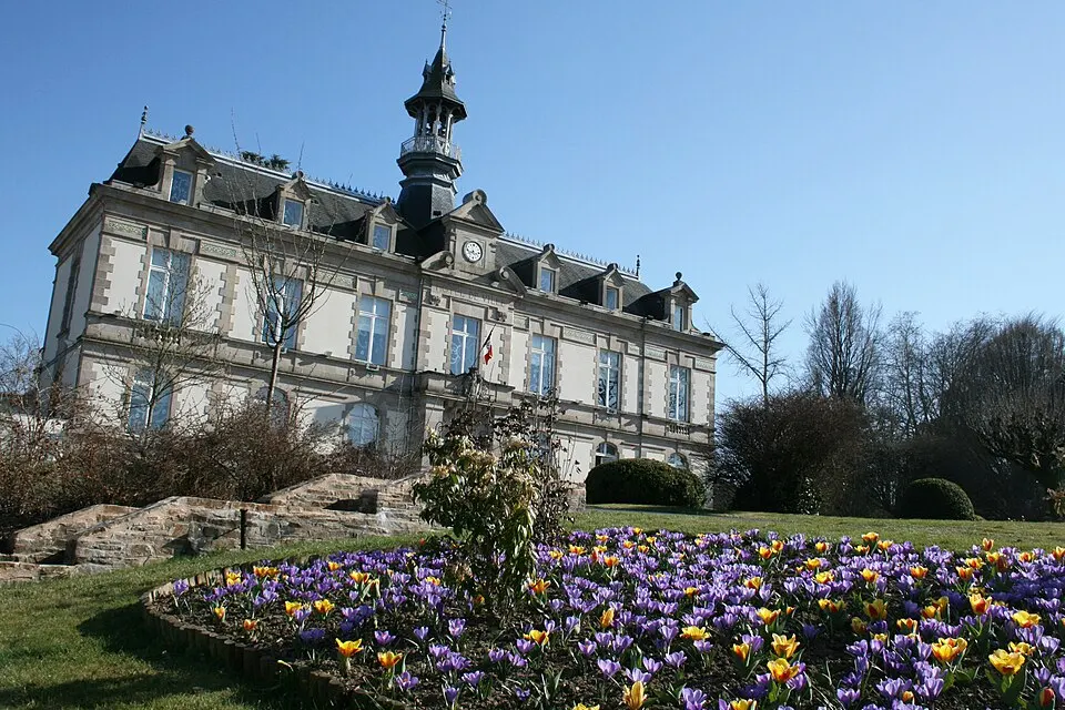 Saint-Yrieix-la-Perche — Épaviste à Saint-Yrieix-la-Perche (87500)