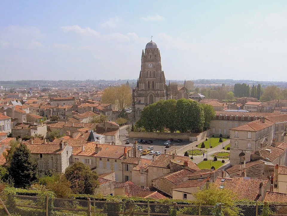 Saintes — Épaviste à Saintes (17100)
