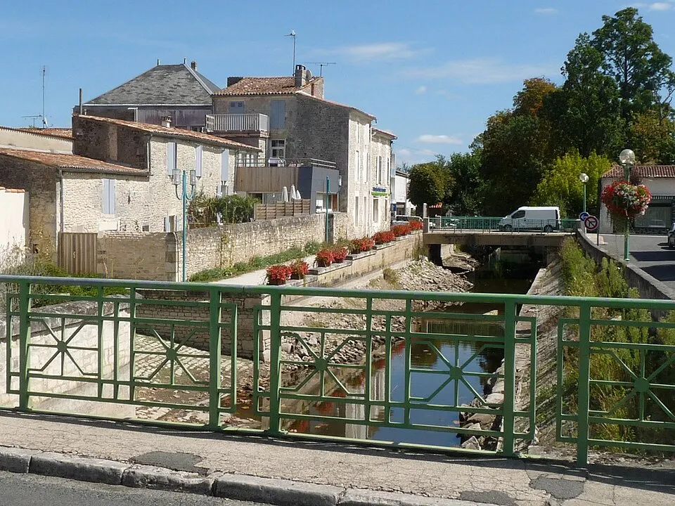 Saujon — Épaviste à Saujon (17600)