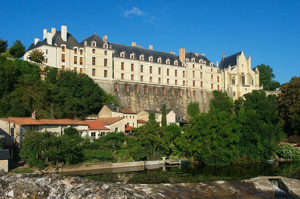 Thouars — Épaviste à Thouars (79100)