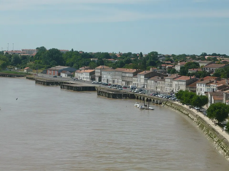 Tonnay-Charente — Épaviste à Tonnay-Charente (17430)