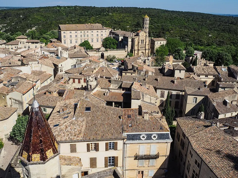 Uzès — Épaviste à Uzès (30700)